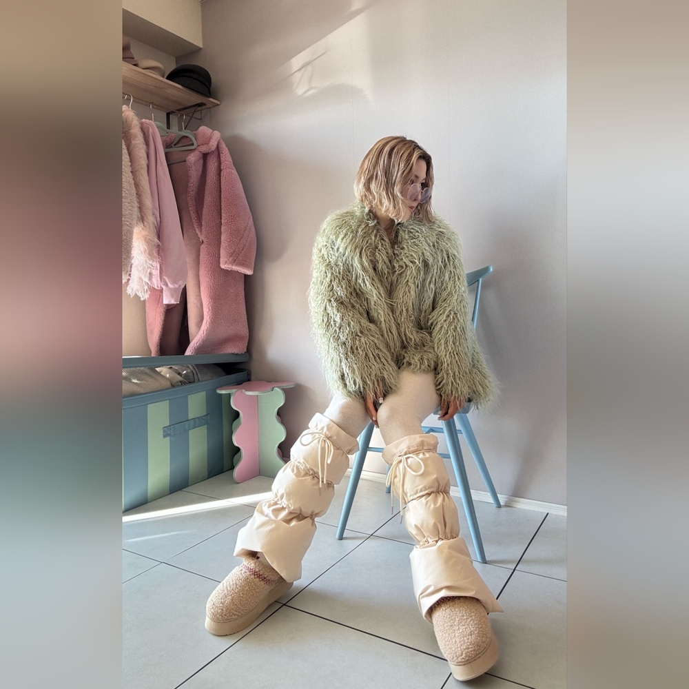 Chic Green Oversized Plush Women's Faux Fur Coat Elegant Soft Warm Long Sleeves - Picture 10 of 11